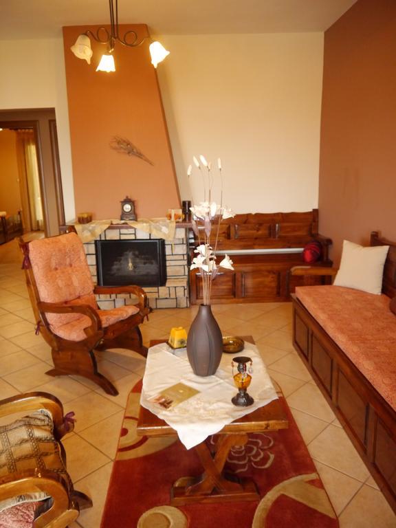 Dione Apartments Uranúpoli Szoba fotó